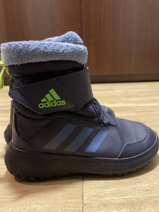 Vând cizme Adidas WINTERPLAY, mărimea 33!