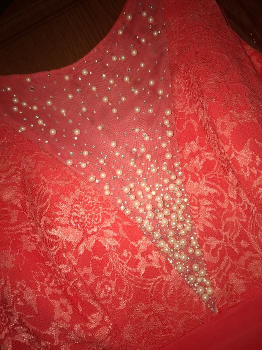 Rochie de seara cu un croi deosebit