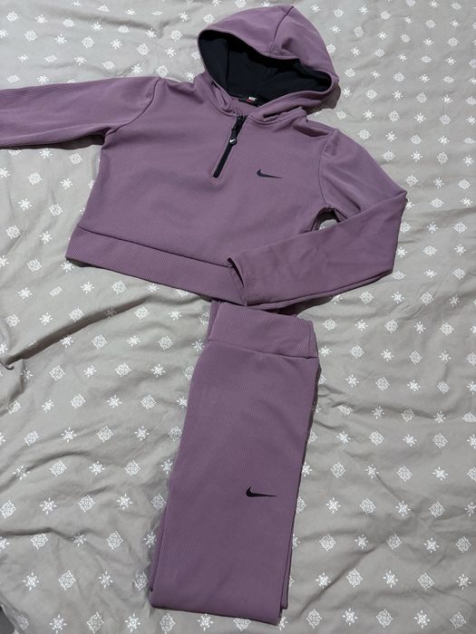 Екип на nike лилав