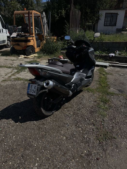 Yamaha T-max скутер