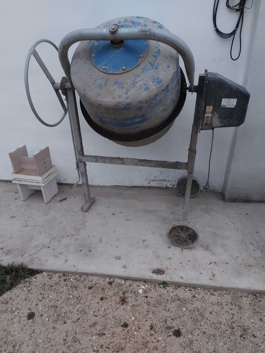 Продам бетономешалку