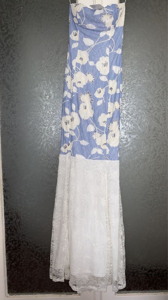 Vand rochie noua, cu eticheta