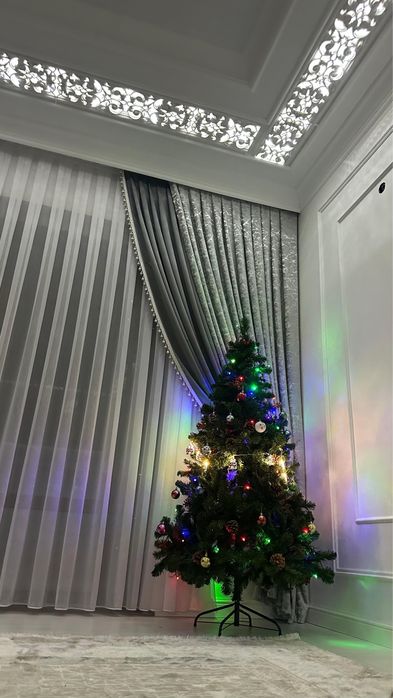 Новогодяя елка с шишками