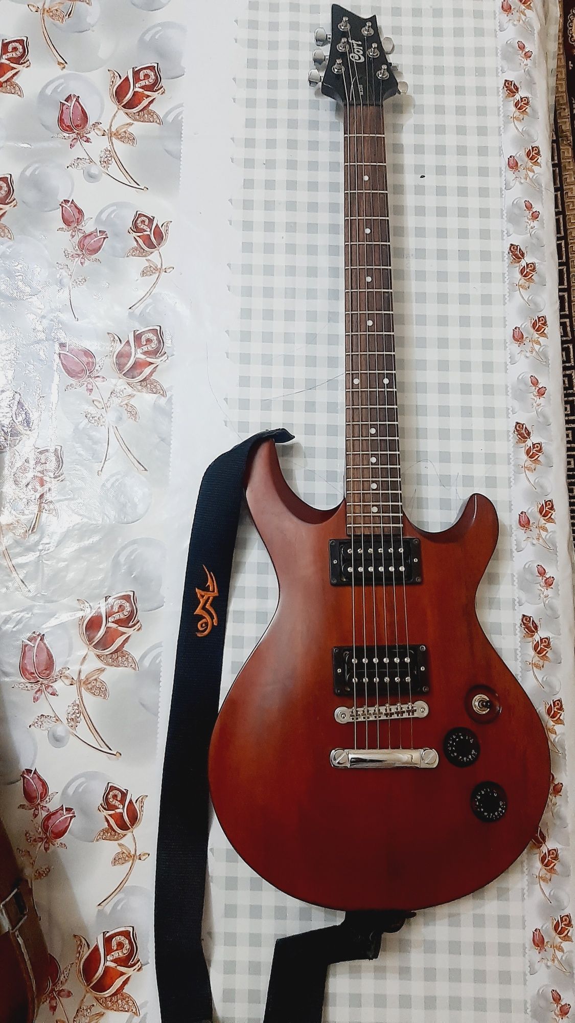 Guitar cort m200