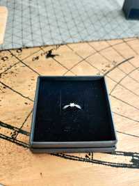 Златен пръстен със диамант
