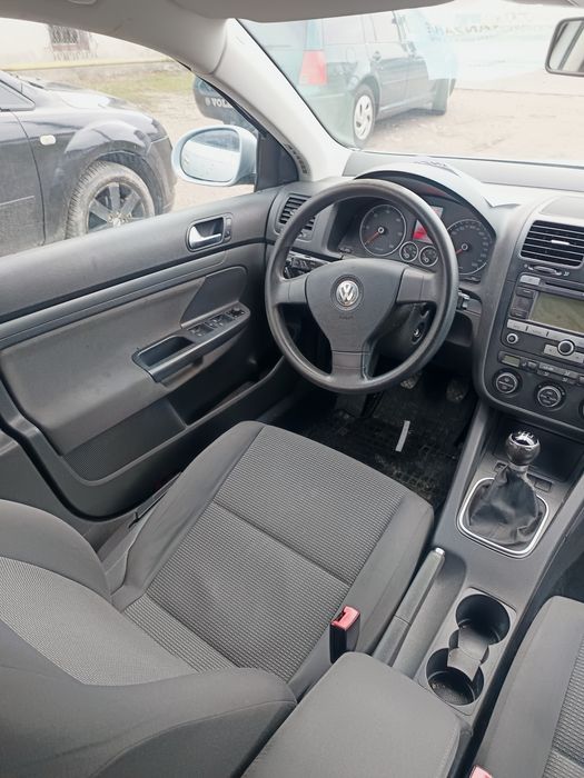 Golf 5 1.9 TDI  Bluemotion. Citeste anuntu