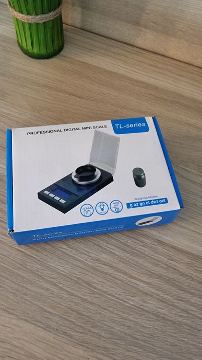 Cântar electronic de laborator cu 3 zecimale