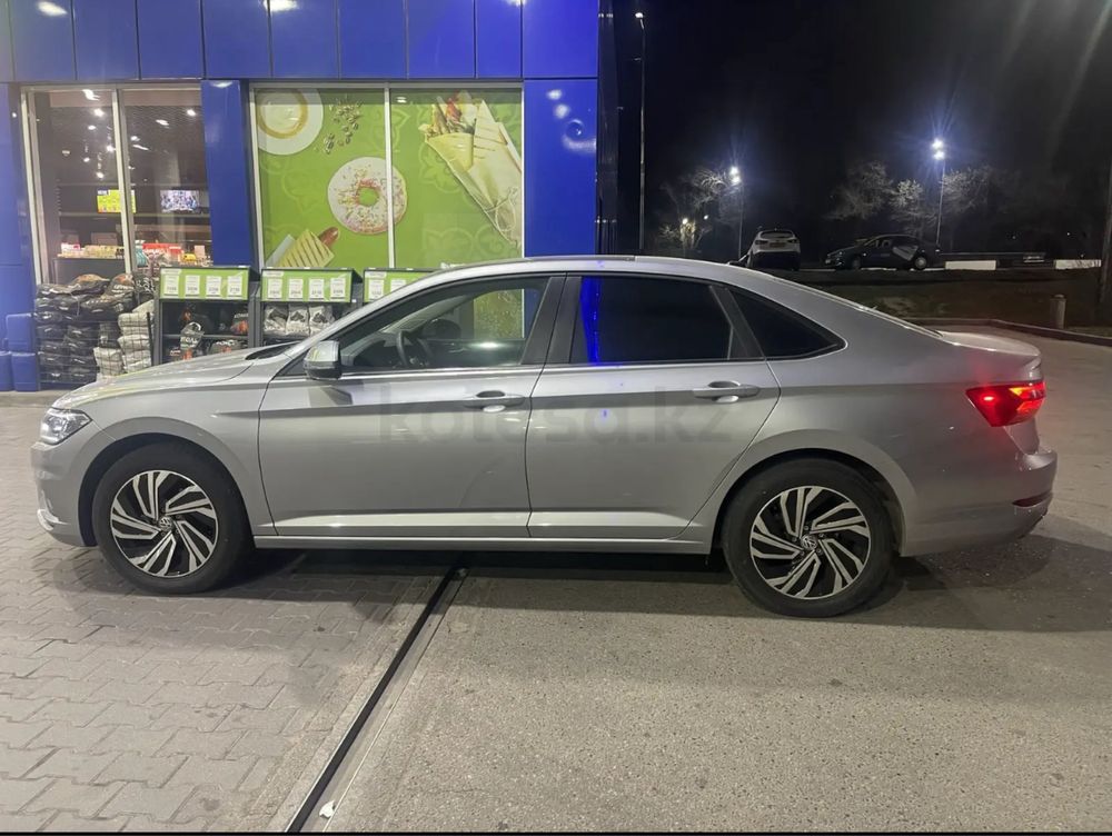 Продам автомобиль Volkswagen Jetta 1.4 TSI 2021