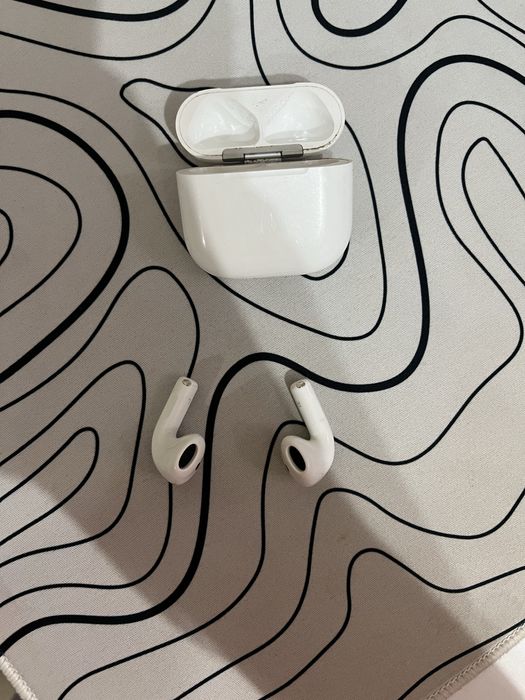 AirPods 4 почти как новый