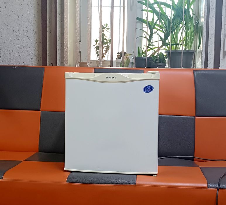 Продам мини холодильник