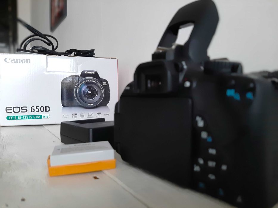 фотоапарат Canon EOS 650D
