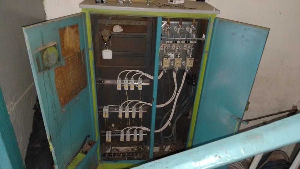 Услуги электрика сантехника