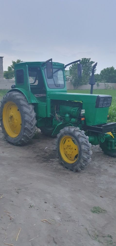 T40 traktor  sotiladi chizili ham bor