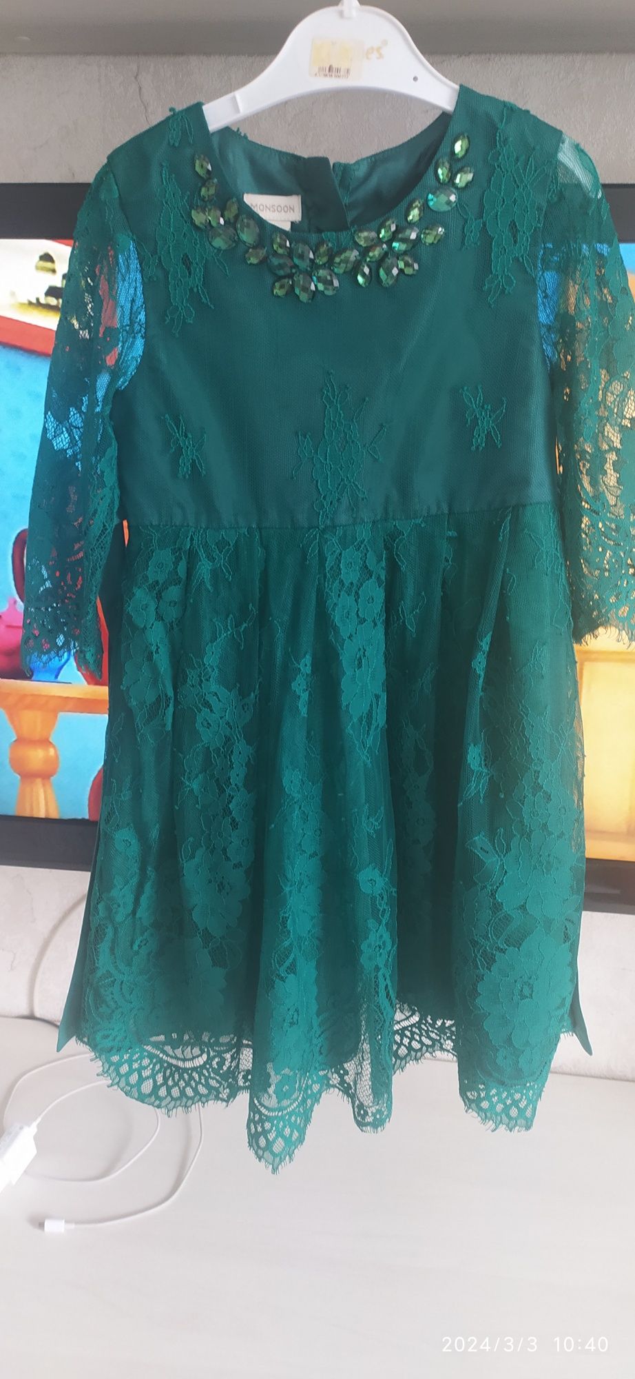 Продам зелёное платье на 4-5 лет