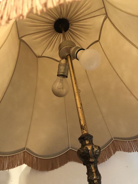 Lampadar vechi cu abajur,corpul din bronz masiv