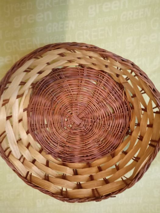 Плетённые корзинки и пчёлка светильник