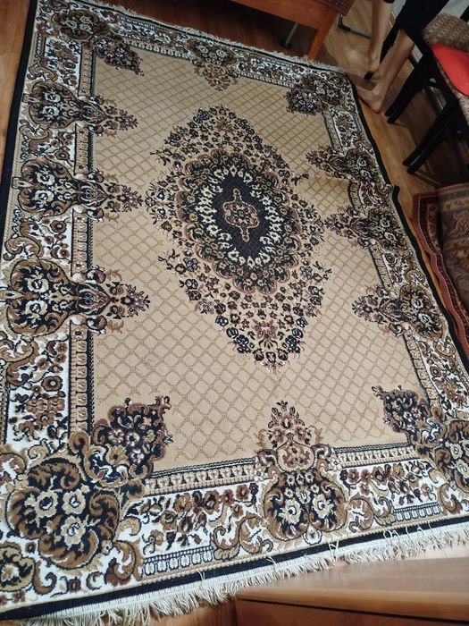 Ковёр в хорошем состоянии 185*270