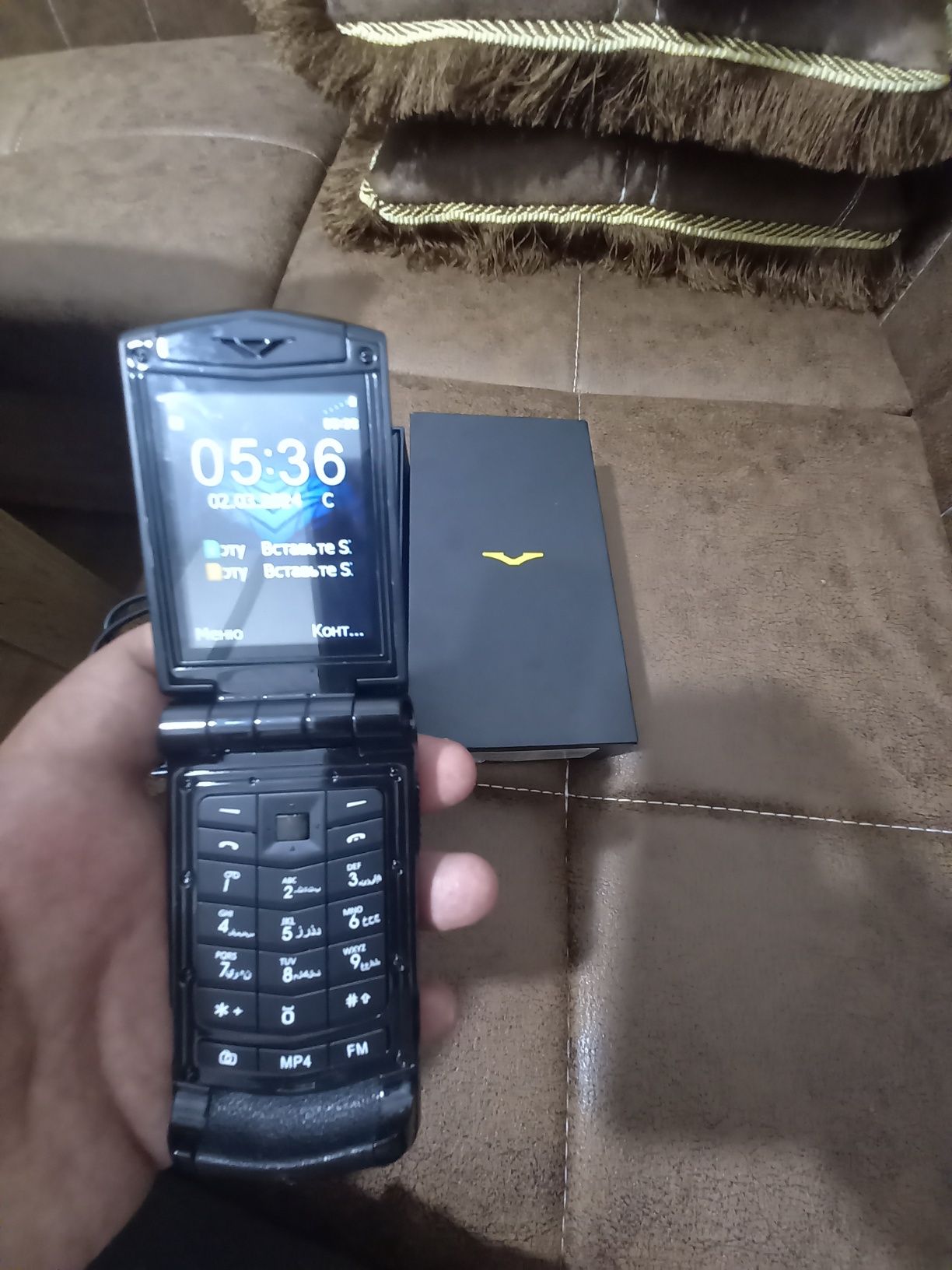 Продам телефон vertu