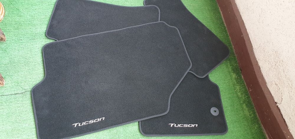 Vând set de 4 covorașe velur pentru Tucson