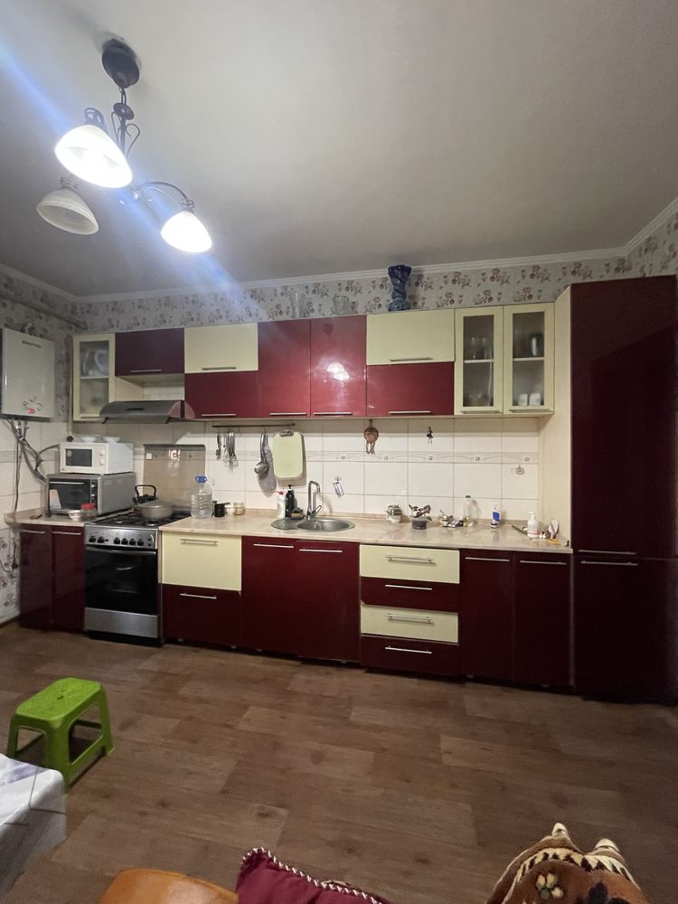Продам кухонную стенку, состояние среднее