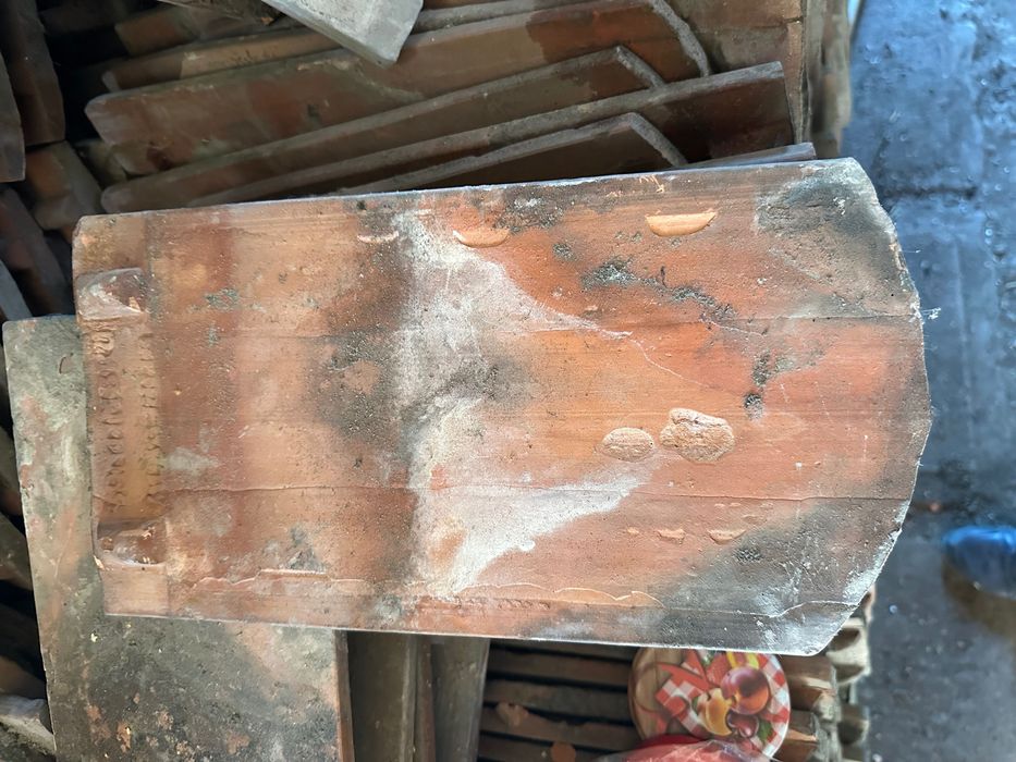 Vând țiglă folosit în stare bună