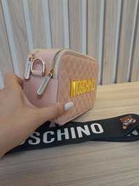 Geanta Moschino roz pudra
21/13cm
150lei