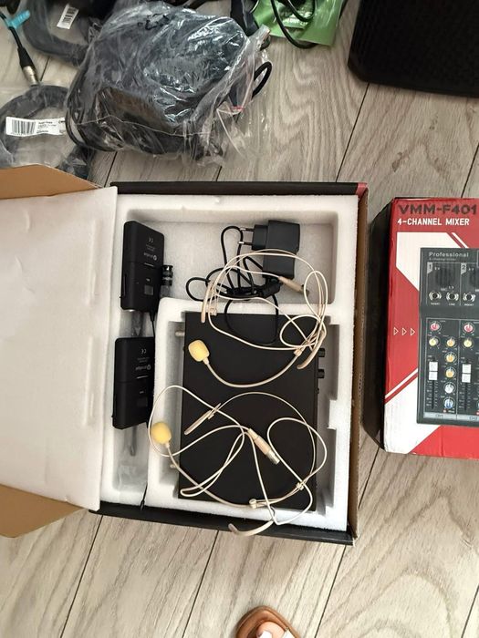 Vand boxa + mixer + lavaliere profesionale