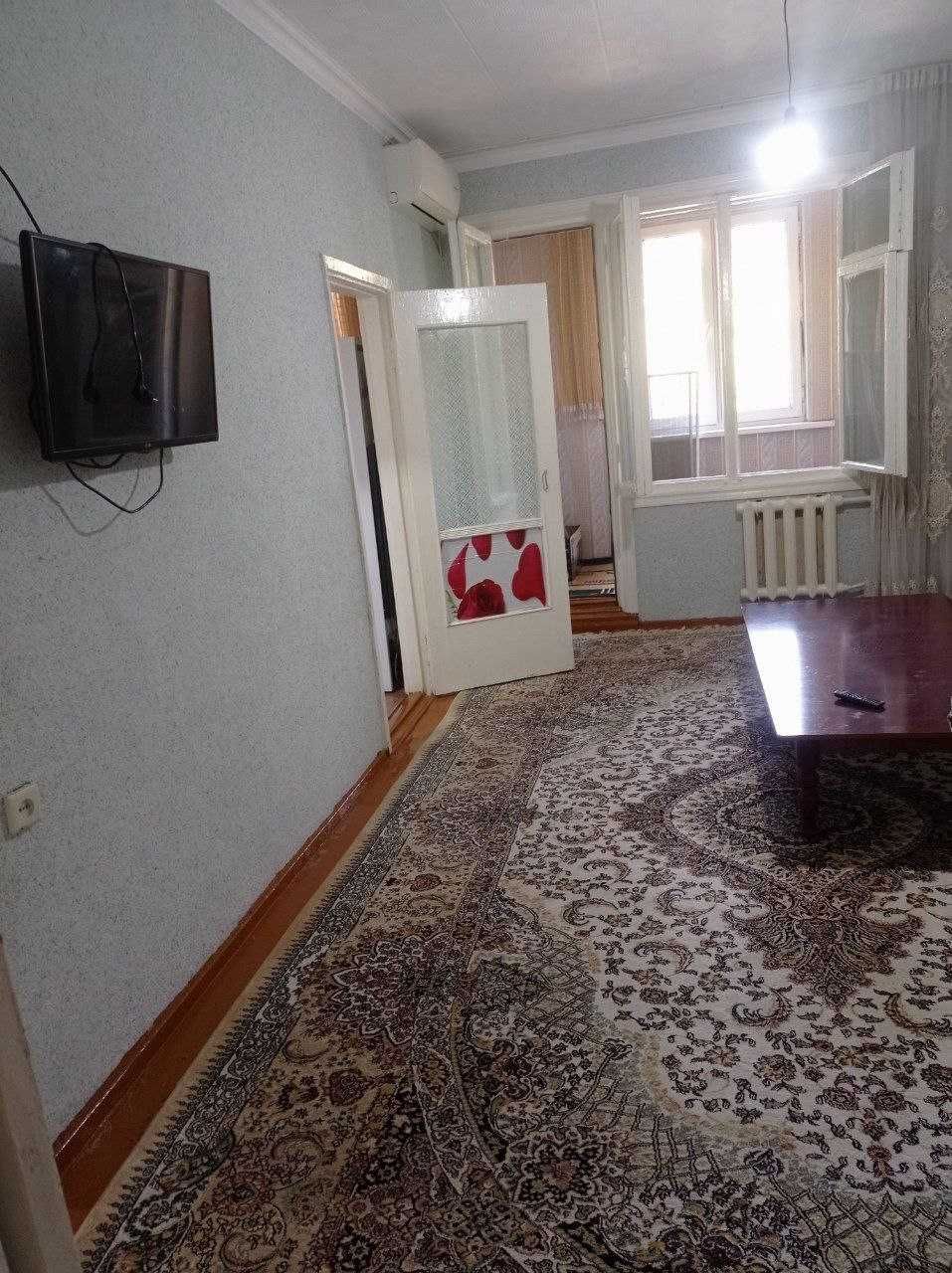 Toshkent shahrida  Uchtepa tumani xokimyat yonidan kv