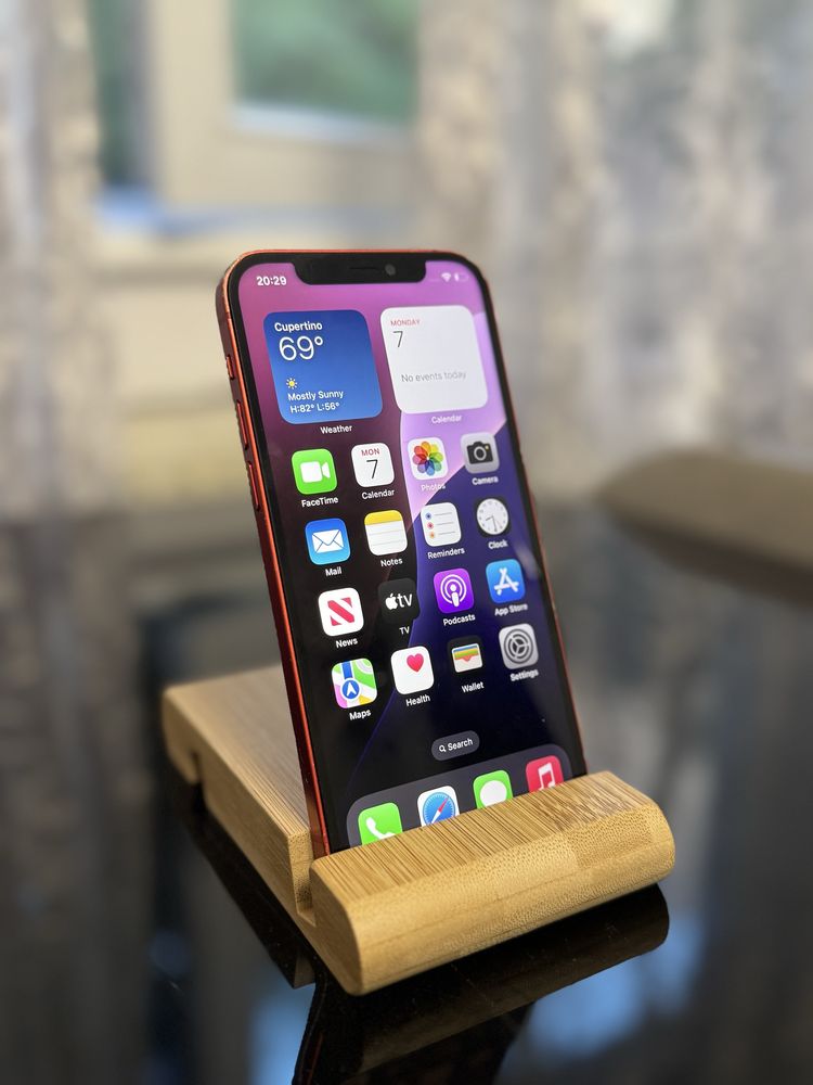 Telefon Apple iPhone 12 Red