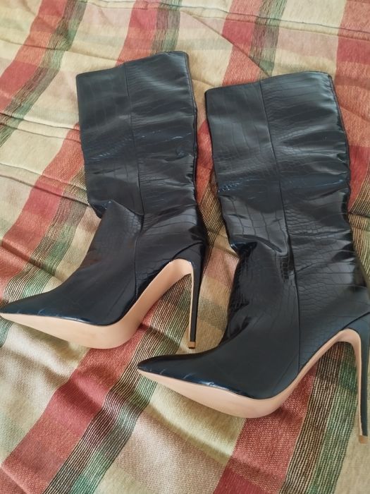 Продавам чисто нови дамски ботуши