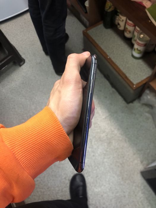 Iphone x srochna sotiladi