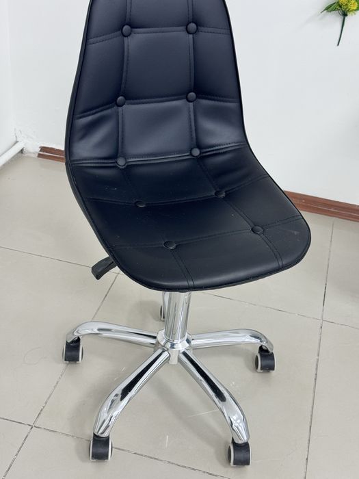 Кресло на колесиках