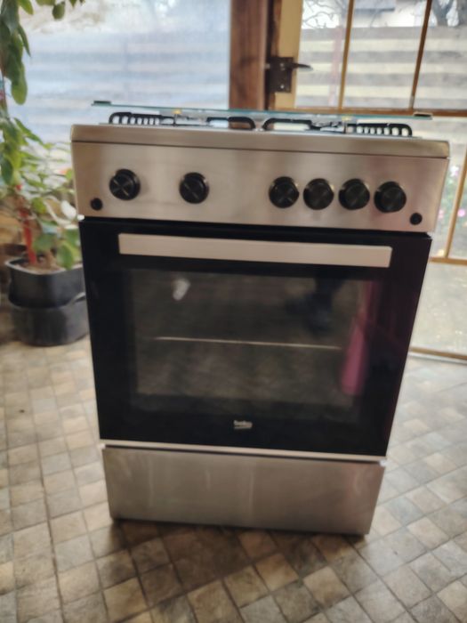 Vând aragaz Beko in staretare buna de functionare