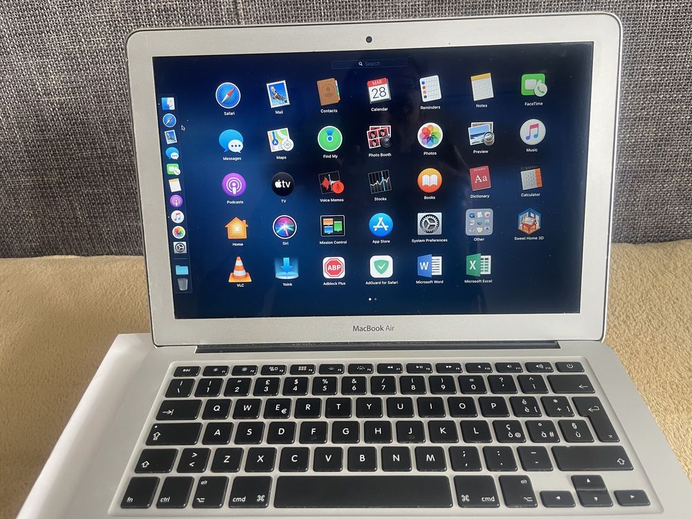 Macbook air 13inch a1466