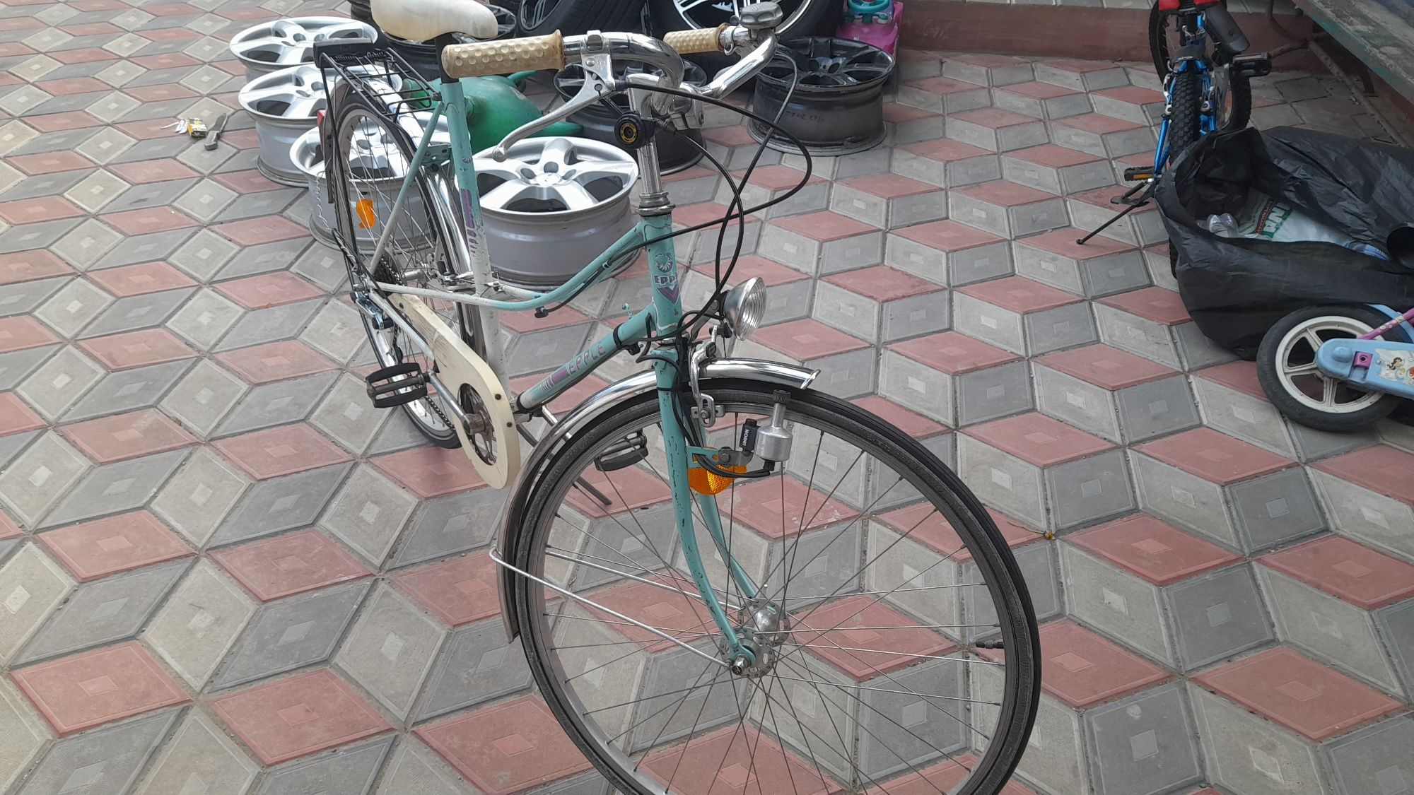 Bicicleta de oraș cu roti de 28 inch la pret avantajos