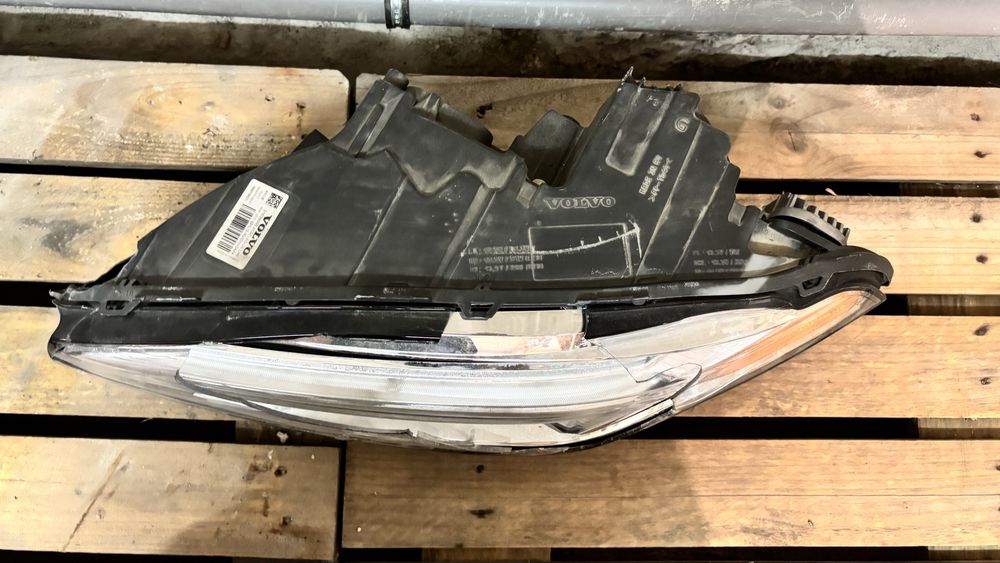 Volvo XC90 II Фарове