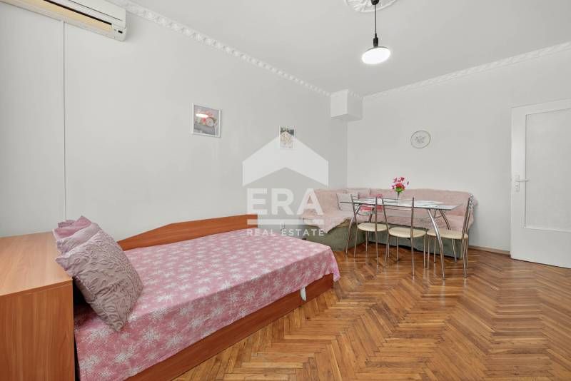 Двустаен, ексклузивен, обзаведен апартамент за продажба, в кв. Изгрев,