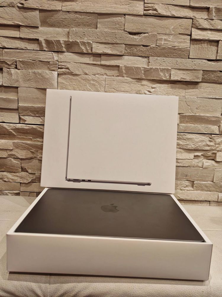 НОВ MacBook Air 13,6” M3 256GB SSD 8GB RAM 24м. ГАРАНЦИЯ
