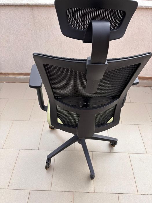 Scaun de birou de tip mesh cu suport lombar și vertical