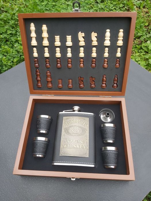 Стилен подаръчен комплект ШАХ Jack Daniel's 2 модела