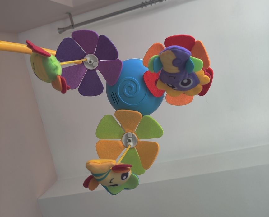 Музикална въртележка Playgro.