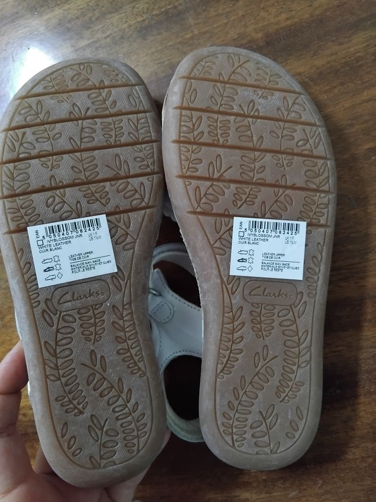 Чисто нови детски сандали Clarks, 33 номер