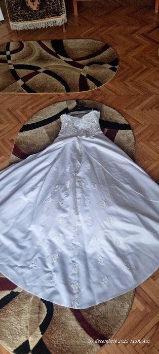 Vand rochie de mireasa