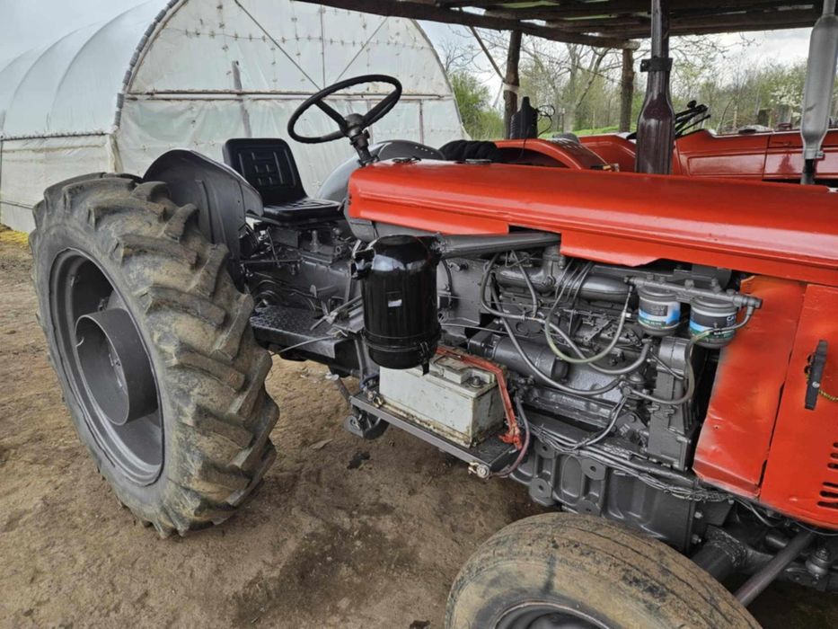 Vând sau schimb tractor cu motor de aro ambreiaj defect