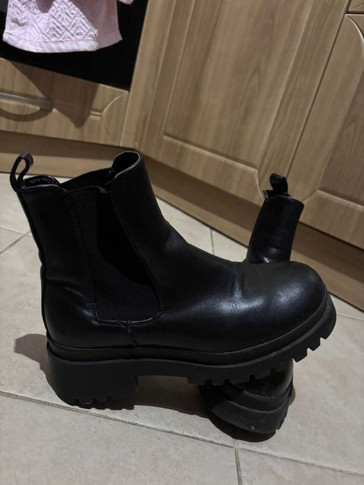 Дамски спортни боти