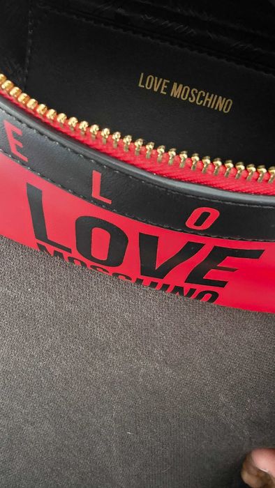 Нова кожена чанта LOVE Moschino