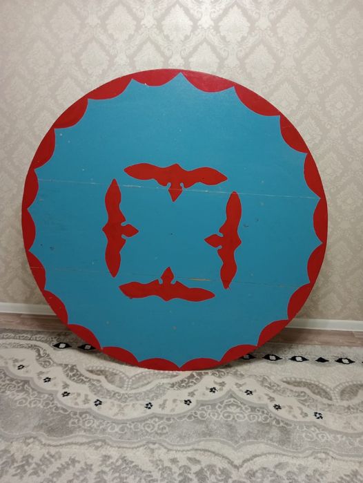 Продам стол круглый (жер стол),красивый с орнаментом