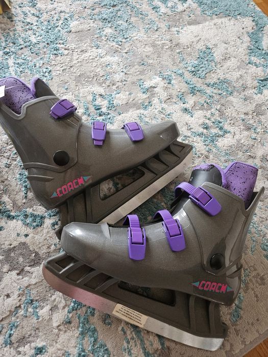 Patine noi marime 42