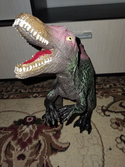 Динозавр резиновый