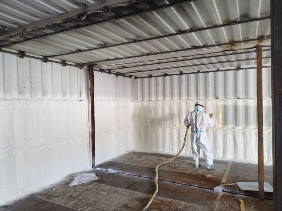 ППУ  против конденсата и утепление домов, складов, ангаров, холодильны